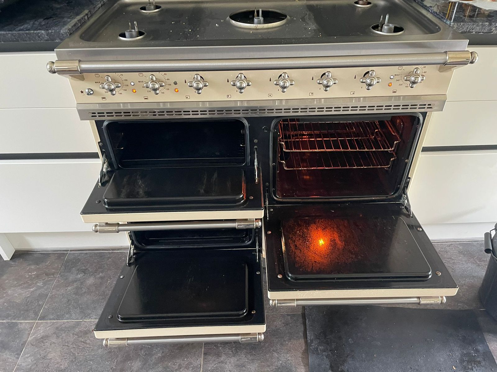 Electric Hob — Burnt Rings to Clean Steel after professional cleaning