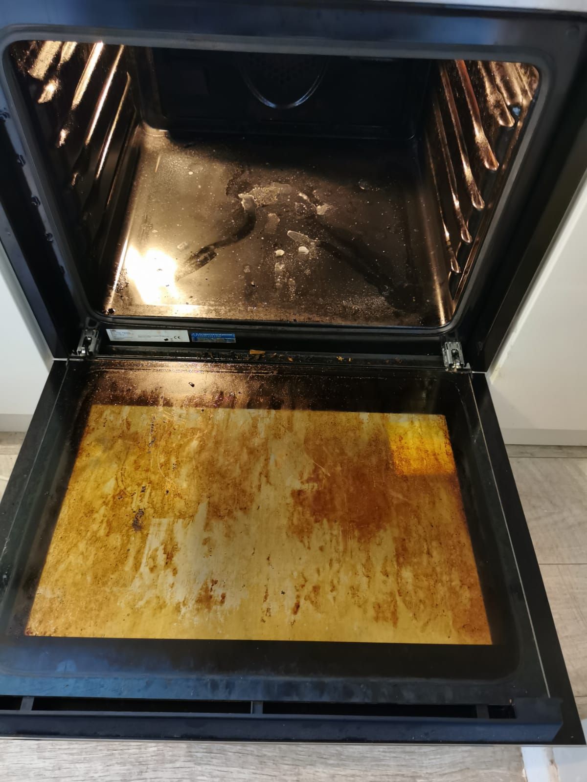 Single Oven before professional oven cleaning