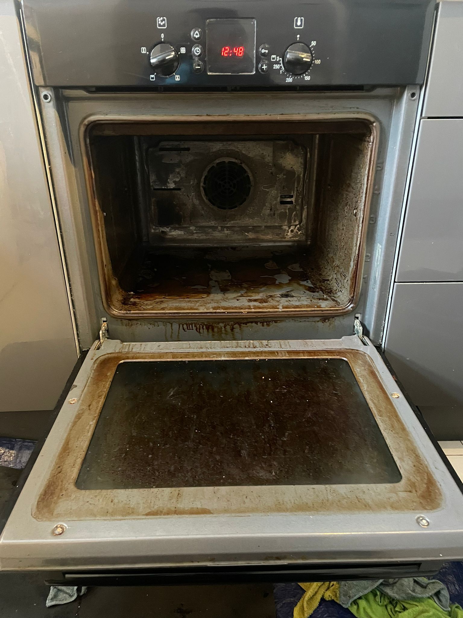 Single Oven before professional cleaning — grease and carbon build-up