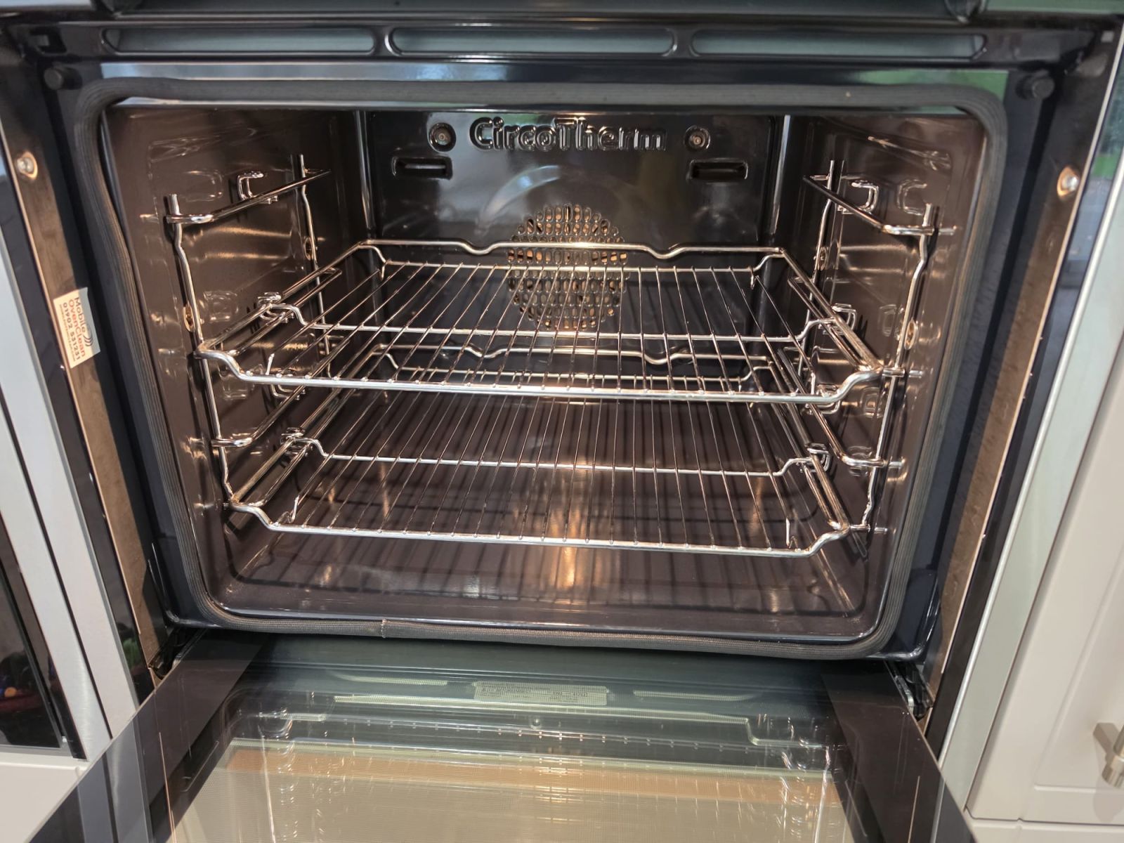 Lg Single Oven after professional oven cleaning in Willenhall, Wolverhampton WV13