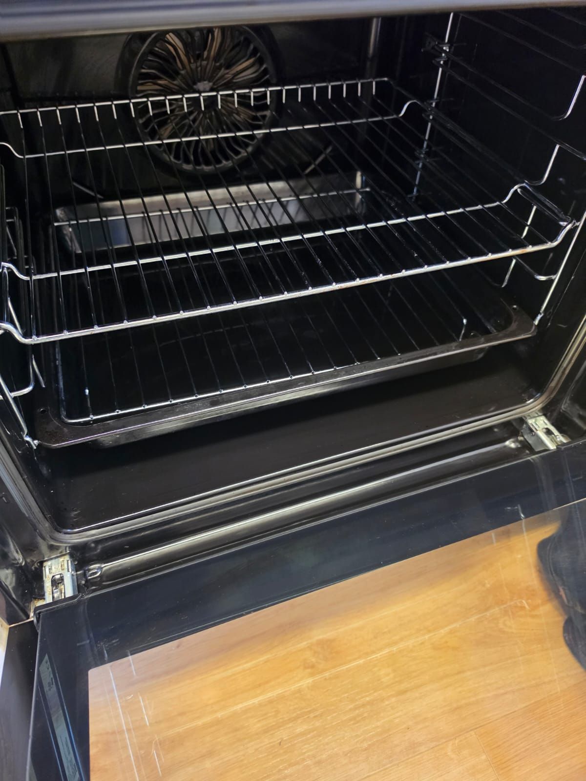 Lg Single Oven after professional oven cleaning in Finchfield, Wolverhampton WV3